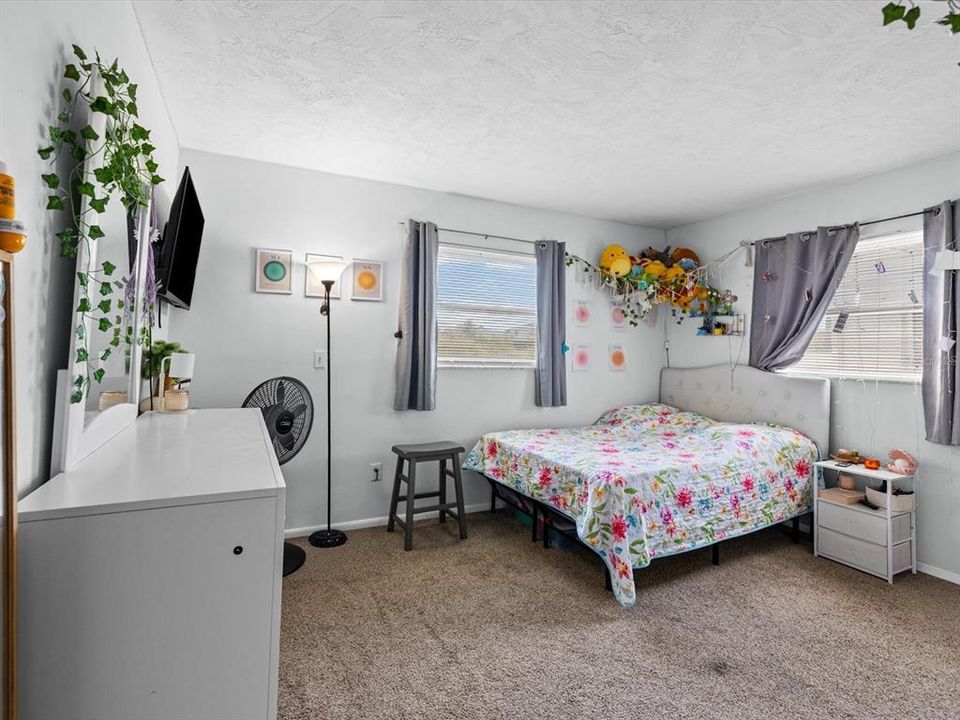 For Sale: $349,000 (2 beds, 2 baths, 1390 Square Feet)