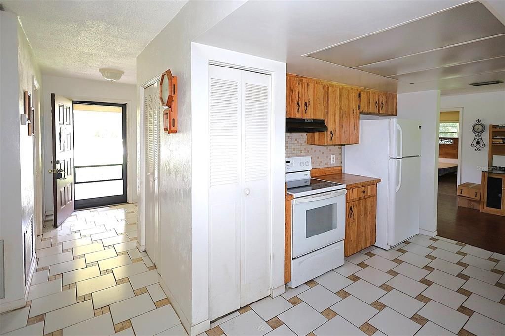 For Sale: $230,000 (2 beds, 2 baths, 1205 Square Feet)