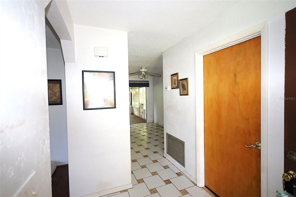 For Sale: $230,000 (2 beds, 2 baths, 1205 Square Feet)