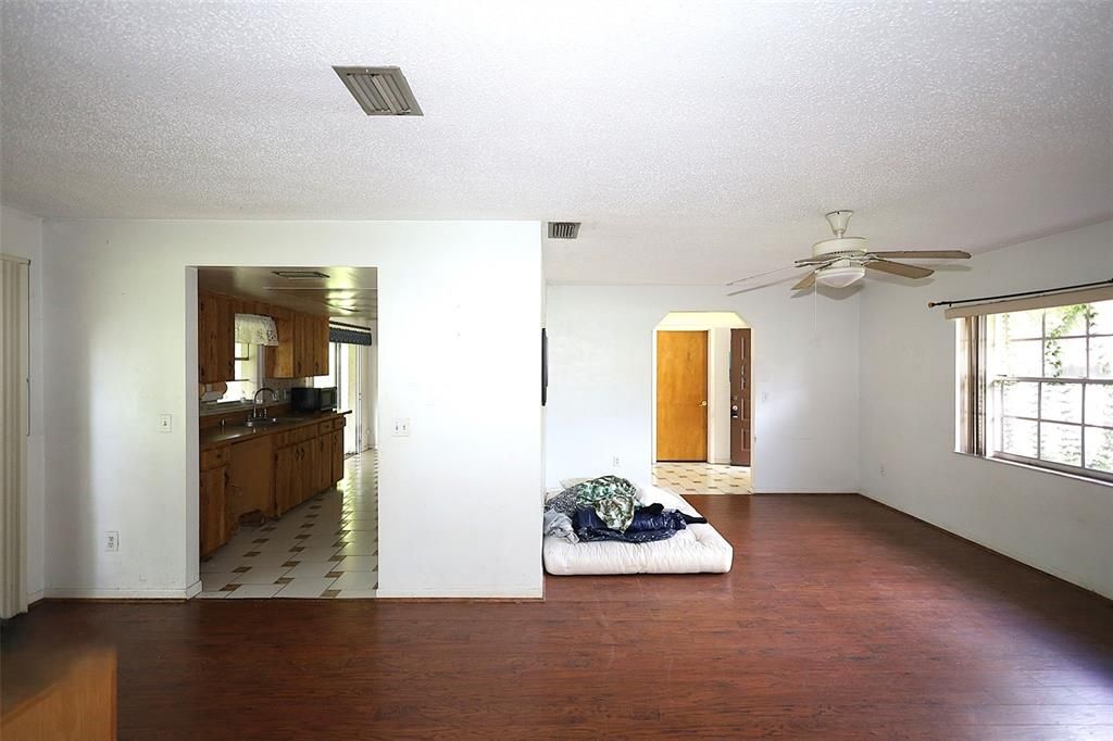 For Sale: $230,000 (2 beds, 2 baths, 1205 Square Feet)
