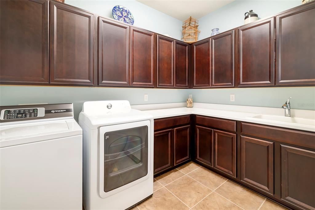 En Venta: $799,999 (3 camas, 3 baños, 2256 Pies cuadrados)