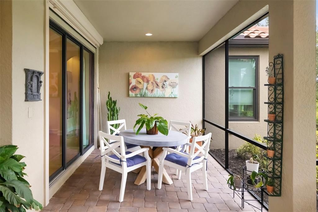 En Venta: $799,999 (3 camas, 3 baños, 2256 Pies cuadrados)