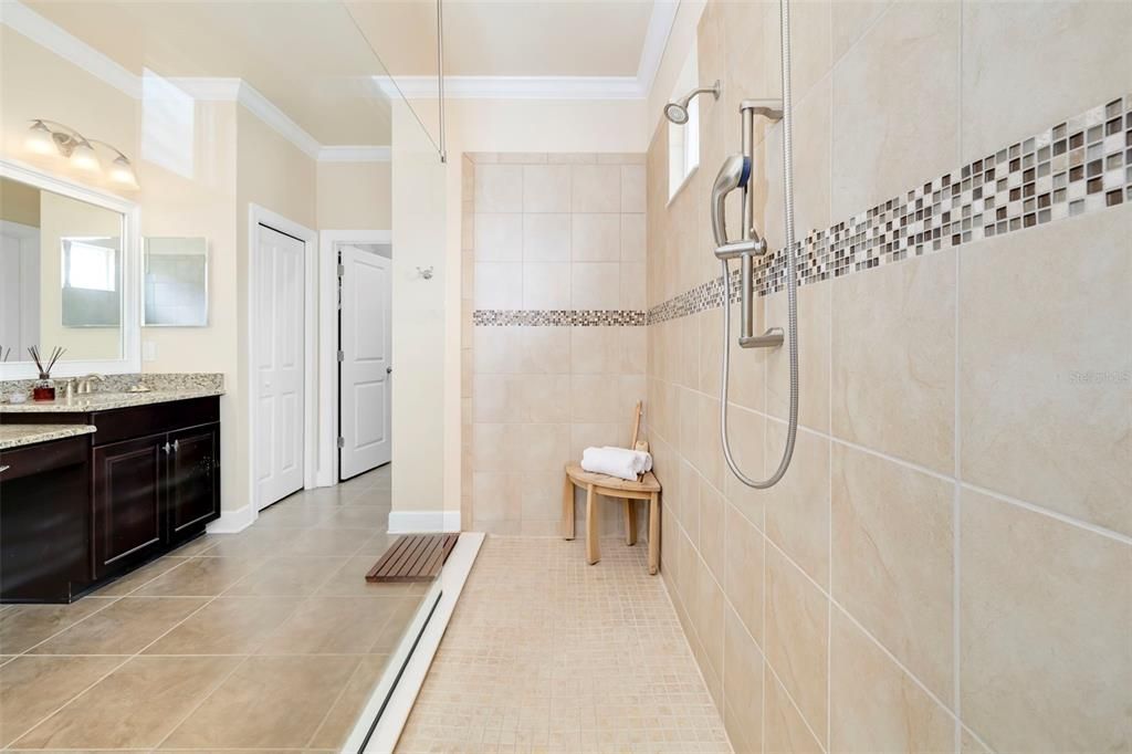 En Venta: $799,999 (3 camas, 3 baños, 2256 Pies cuadrados)