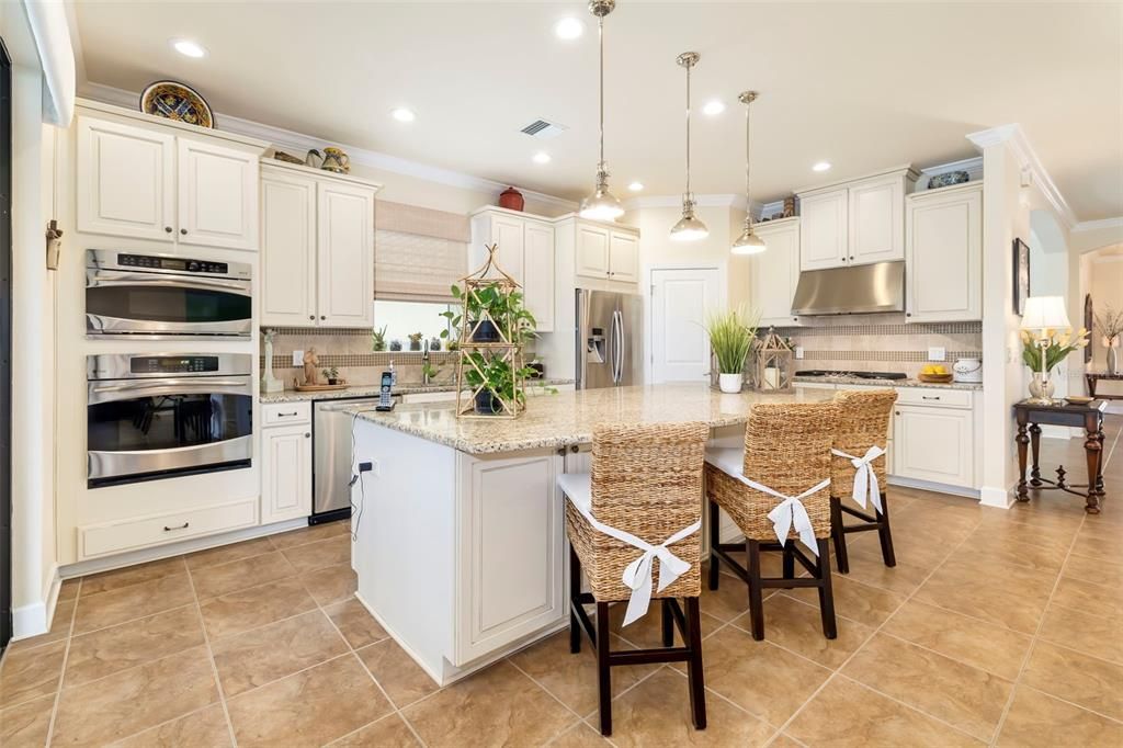 En Venta: $799,999 (3 camas, 3 baños, 2256 Pies cuadrados)