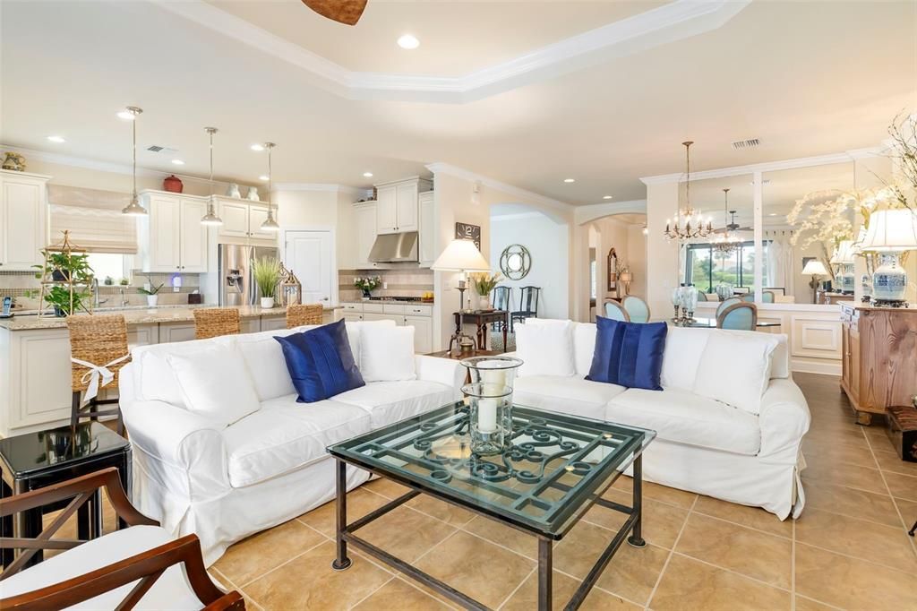 En Venta: $799,999 (3 camas, 3 baños, 2256 Pies cuadrados)