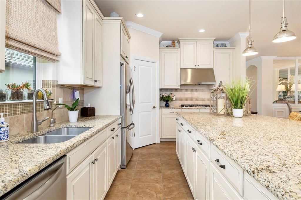 En Venta: $799,999 (3 camas, 3 baños, 2256 Pies cuadrados)