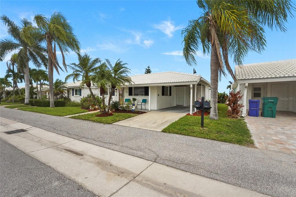 For Sale: $450,000 (2 beds, 2 baths, 1357 Square Feet)