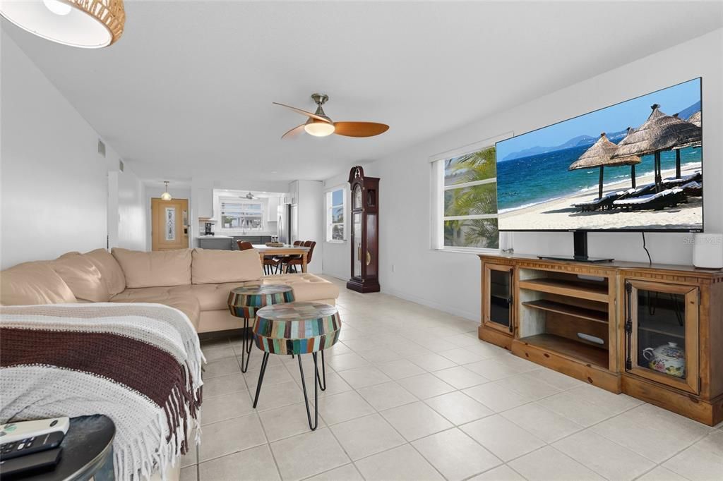 For Sale: $450,000 (2 beds, 2 baths, 1357 Square Feet)