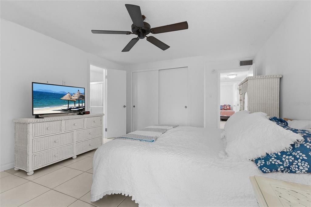 For Sale: $450,000 (2 beds, 2 baths, 1357 Square Feet)