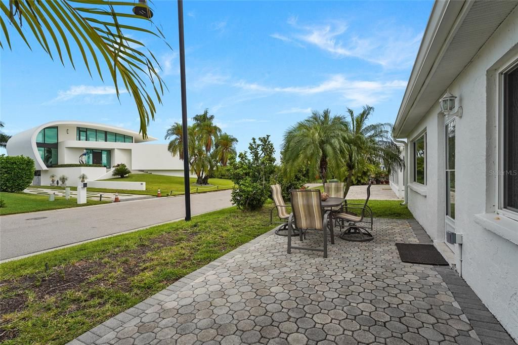 For Sale: $450,000 (2 beds, 2 baths, 1357 Square Feet)