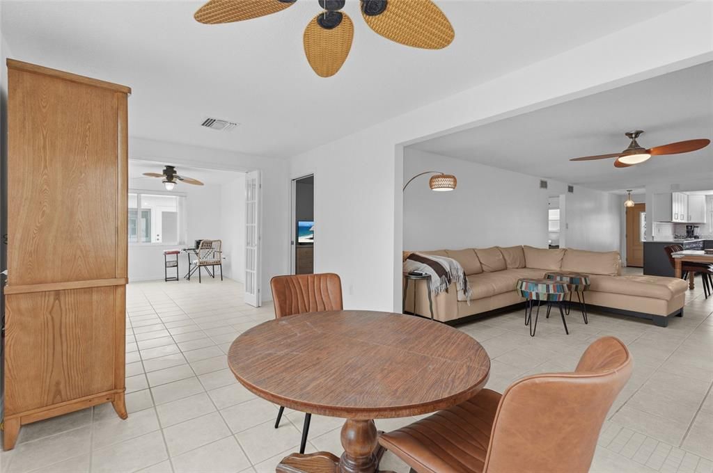 For Sale: $450,000 (2 beds, 2 baths, 1357 Square Feet)