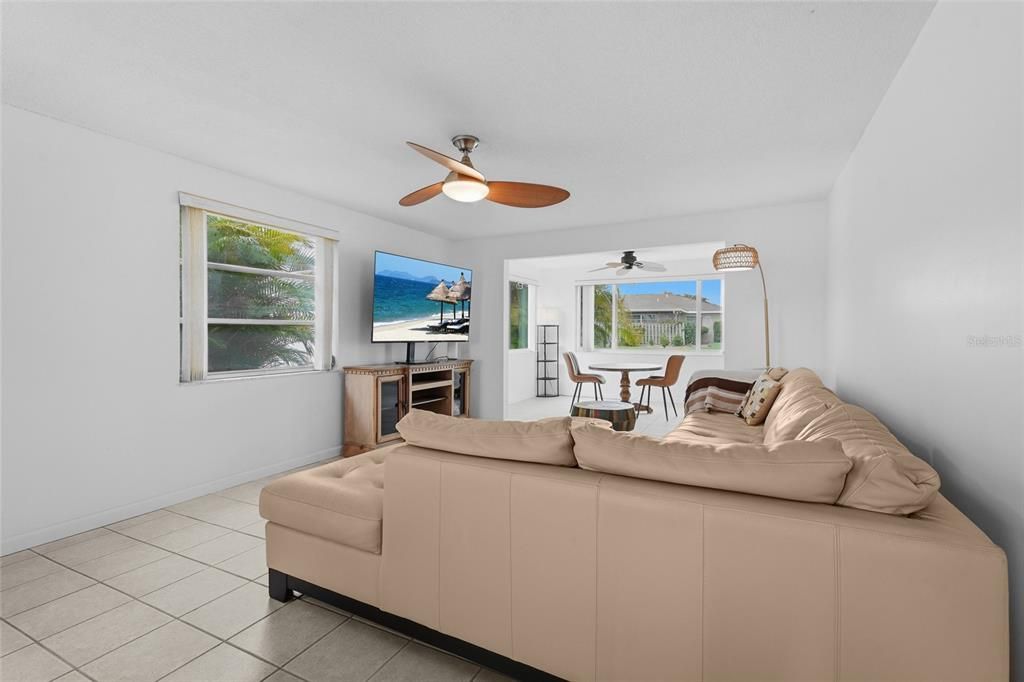 For Sale: $450,000 (2 beds, 2 baths, 1357 Square Feet)