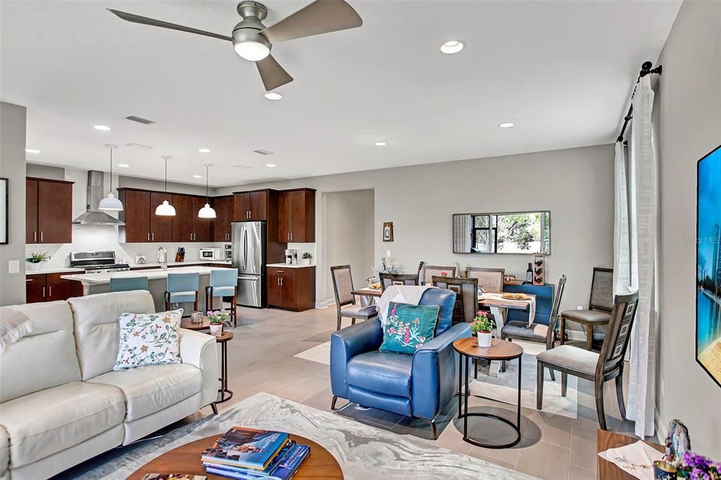 For Sale: $449,900 (4 beds, 3 baths, 2075 Square Feet)