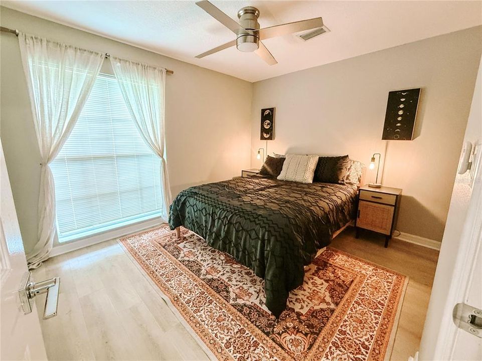 En Venta: $410,000 (4 camas, 2 baños, 1960 Pies cuadrados)