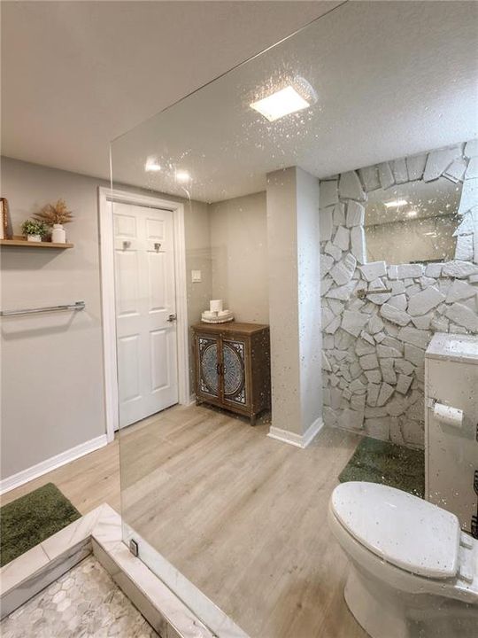 En Venta: $410,000 (4 camas, 2 baños, 1960 Pies cuadrados)