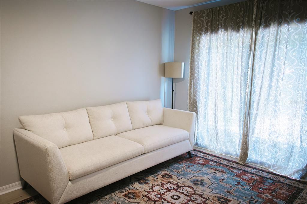 En Venta: $410,000 (4 camas, 2 baños, 1960 Pies cuadrados)