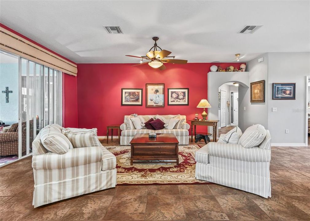 En Venta: $400,000 (3 camas, 2 baños, 2500 Pies cuadrados)