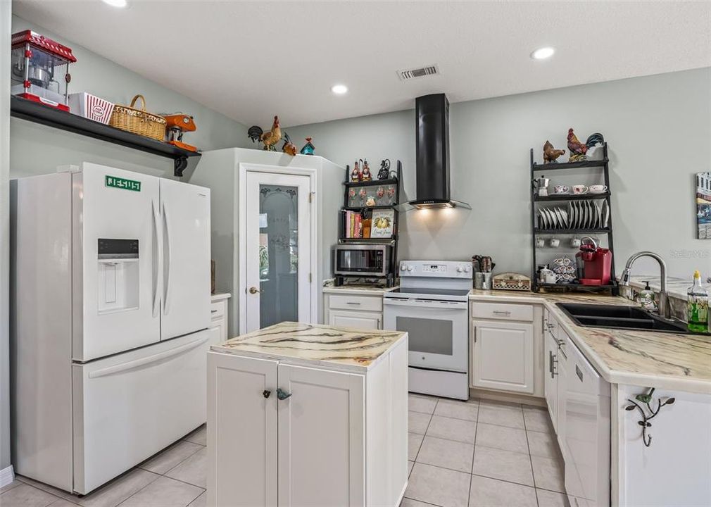 En Venta: $400,000 (3 camas, 2 baños, 2500 Pies cuadrados)