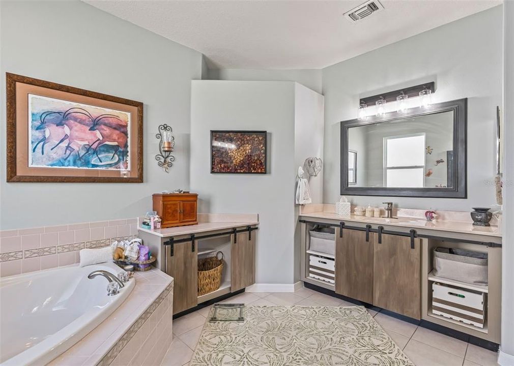 En Venta: $400,000 (3 camas, 2 baños, 2500 Pies cuadrados)