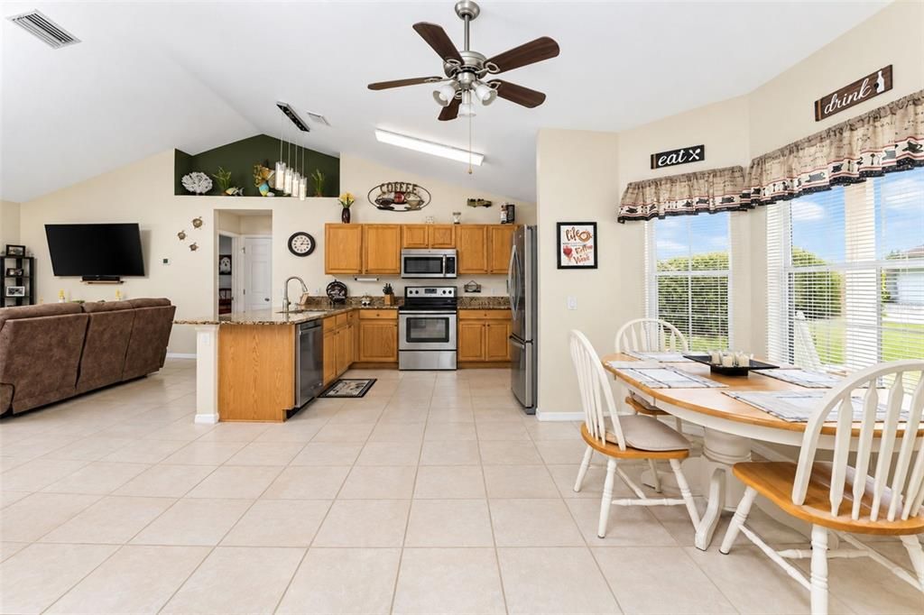 For Sale: $389,900 (3 beds, 2 baths, 1639 Square Feet)