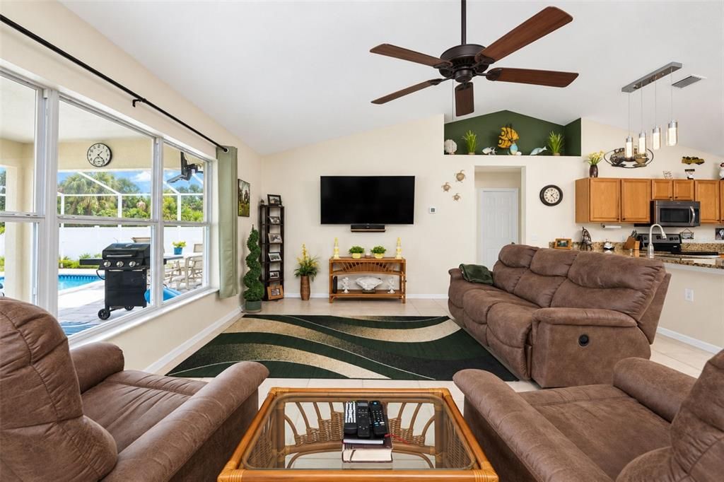 For Sale: $389,900 (3 beds, 2 baths, 1639 Square Feet)