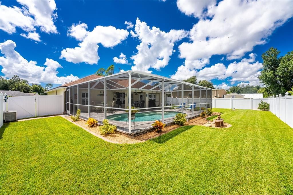 For Sale: $389,900 (3 beds, 2 baths, 1639 Square Feet)