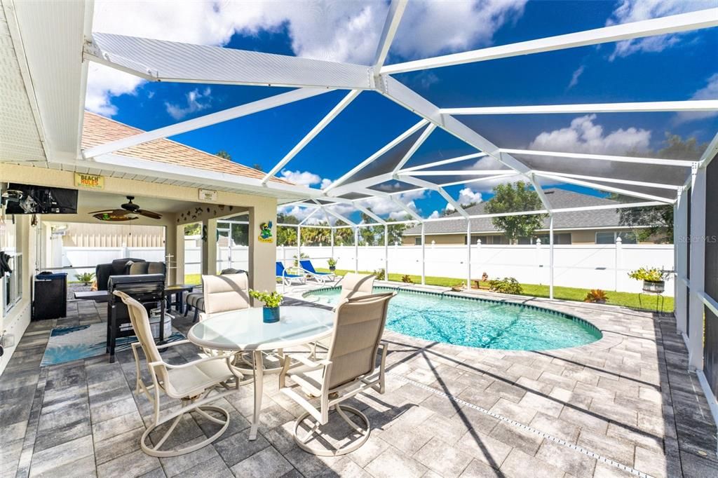 For Sale: $389,900 (3 beds, 2 baths, 1639 Square Feet)