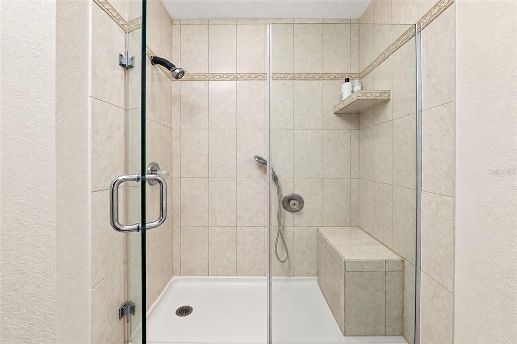For Sale: $389,900 (3 beds, 2 baths, 1639 Square Feet)