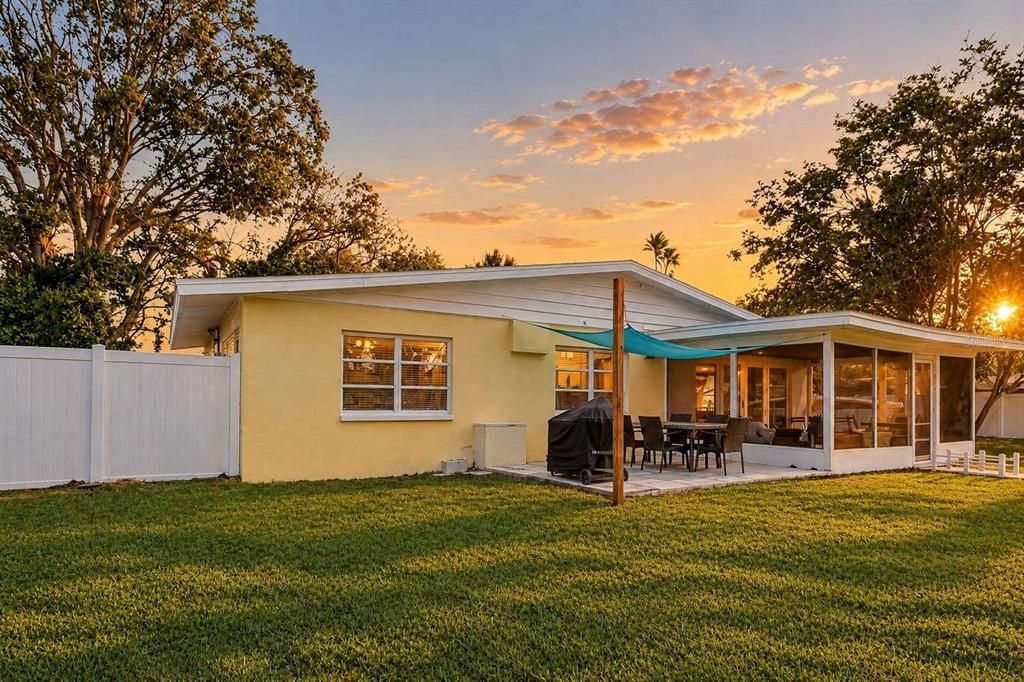 En Venta: $570,000 (3 camas, 2 baños, 1570 Pies cuadrados)