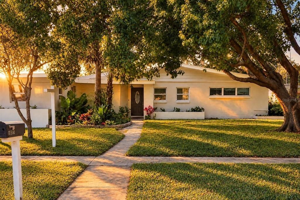 En Venta: $570,000 (3 camas, 2 baños, 1570 Pies cuadrados)