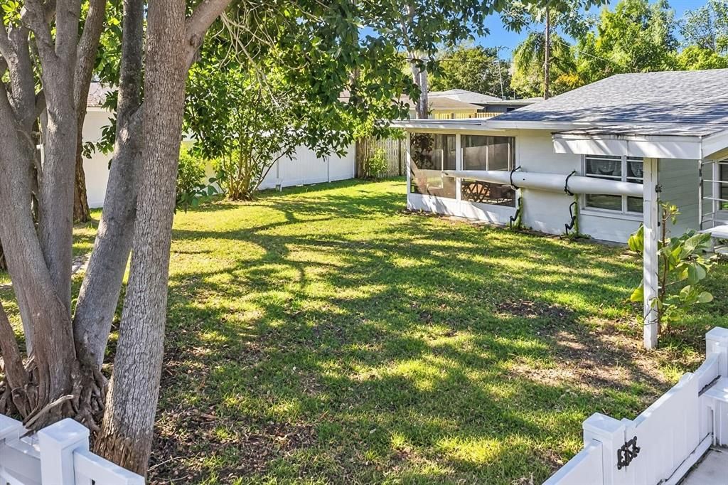 En Venta: $570,000 (3 camas, 2 baños, 1570 Pies cuadrados)