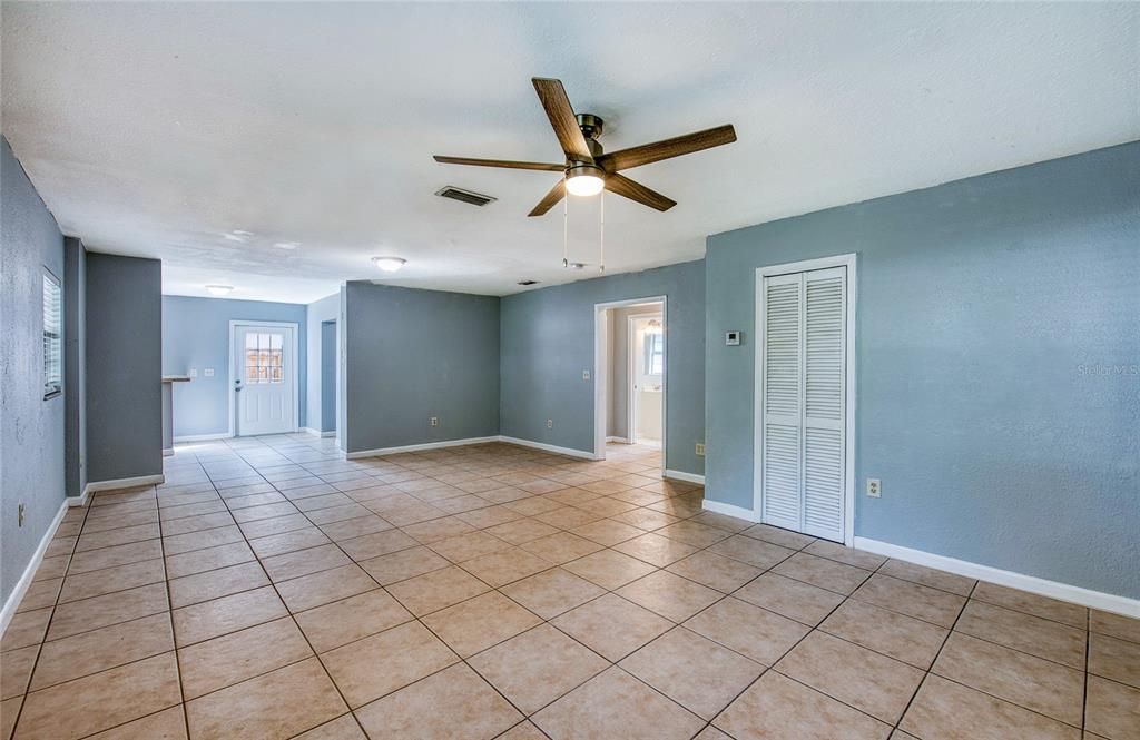 For Rent: $2,300 (2 beds, 1 baths, 1060 Square Feet)