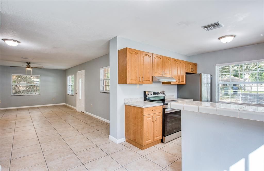 For Rent: $2,300 (2 beds, 1 baths, 1060 Square Feet)
