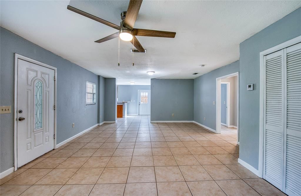 For Rent: $2,300 (2 beds, 1 baths, 1060 Square Feet)