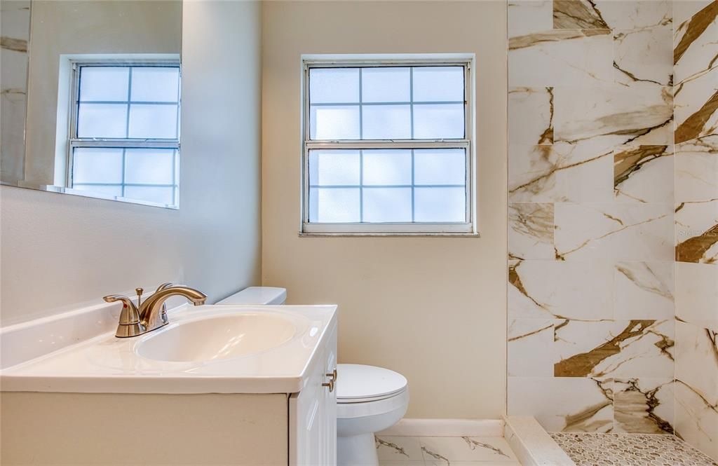For Rent: $2,300 (2 beds, 1 baths, 1060 Square Feet)