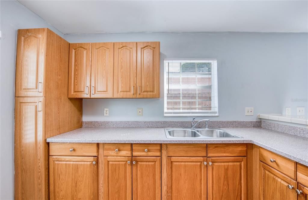 For Rent: $2,300 (2 beds, 1 baths, 1060 Square Feet)