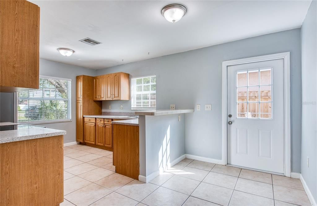 For Rent: $2,300 (2 beds, 1 baths, 1060 Square Feet)