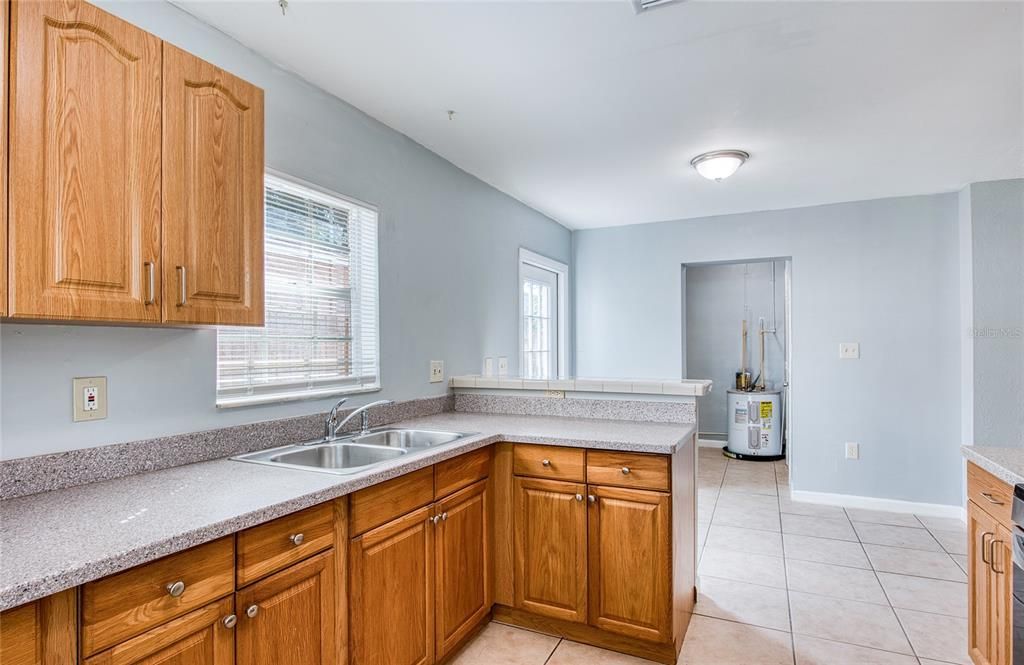 For Rent: $2,300 (2 beds, 1 baths, 1060 Square Feet)