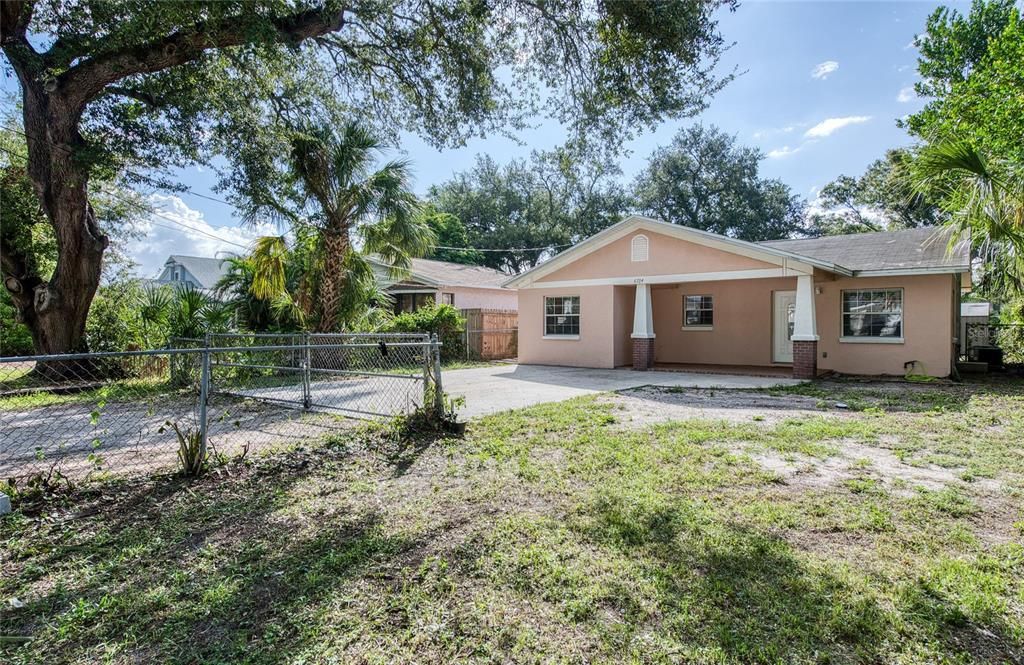 For Rent: $2,300 (2 beds, 1 baths, 1060 Square Feet)