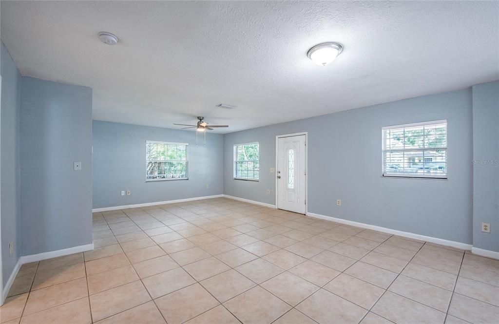 For Rent: $2,300 (2 beds, 1 baths, 1060 Square Feet)
