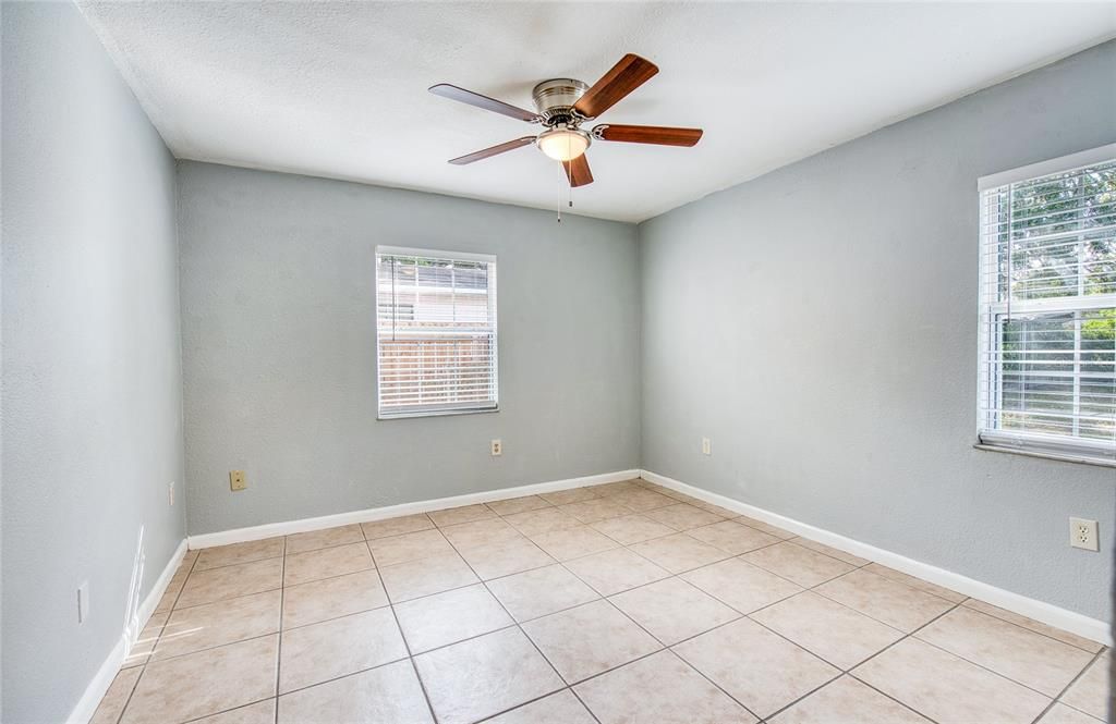 For Rent: $2,300 (2 beds, 1 baths, 1060 Square Feet)