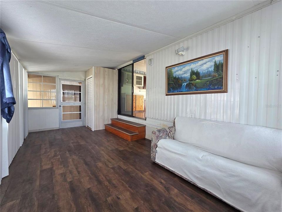 Active With Contract: $79,900 (1 beds, 1 baths, 624 Square Feet)