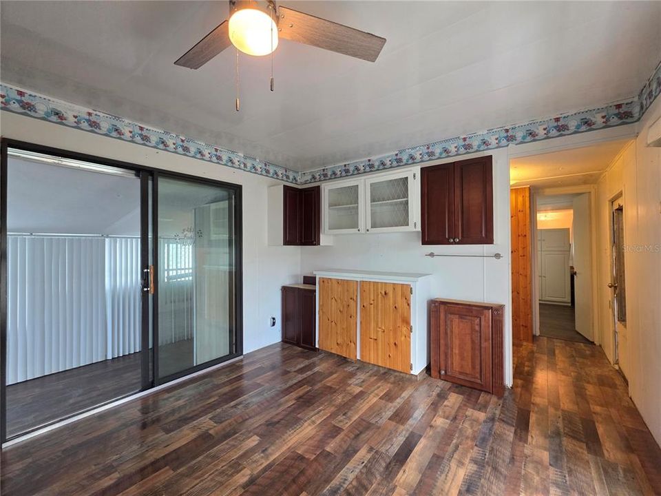 Active With Contract: $79,900 (1 beds, 1 baths, 624 Square Feet)