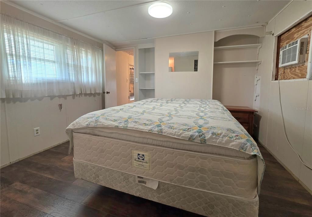 Active With Contract: $79,900 (1 beds, 1 baths, 624 Square Feet)