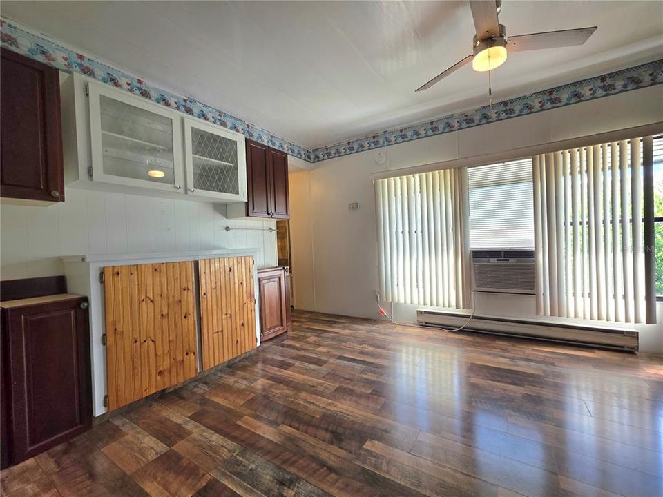 Active With Contract: $79,900 (1 beds, 1 baths, 624 Square Feet)