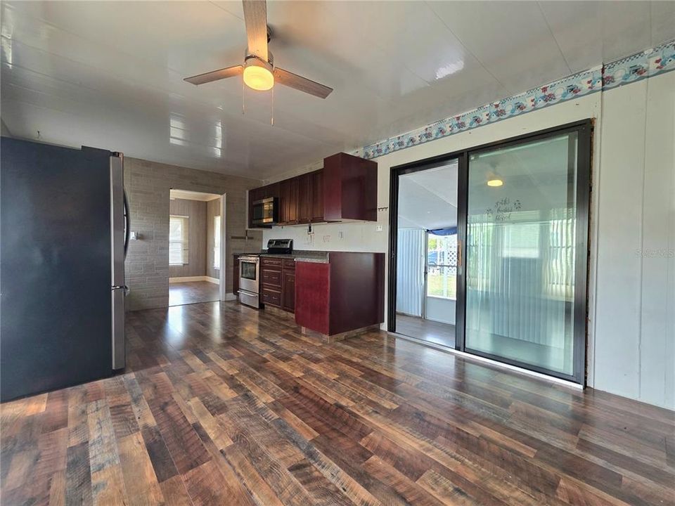 Active With Contract: $79,900 (1 beds, 1 baths, 624 Square Feet)