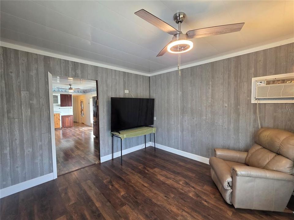 Active With Contract: $79,900 (1 beds, 1 baths, 624 Square Feet)