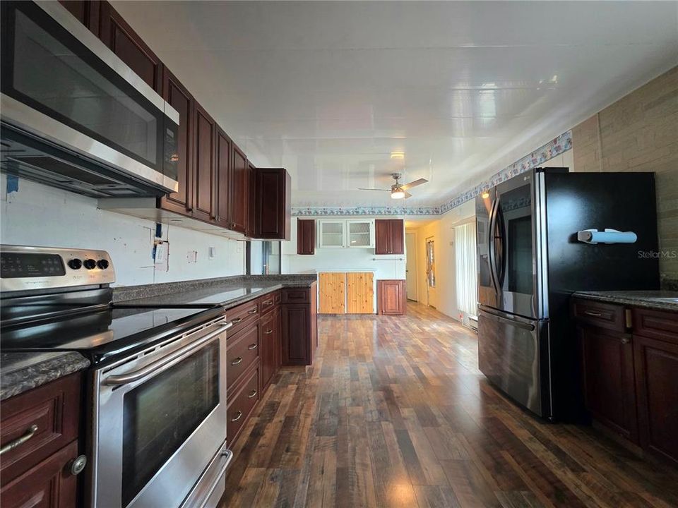Active With Contract: $79,900 (1 beds, 1 baths, 624 Square Feet)