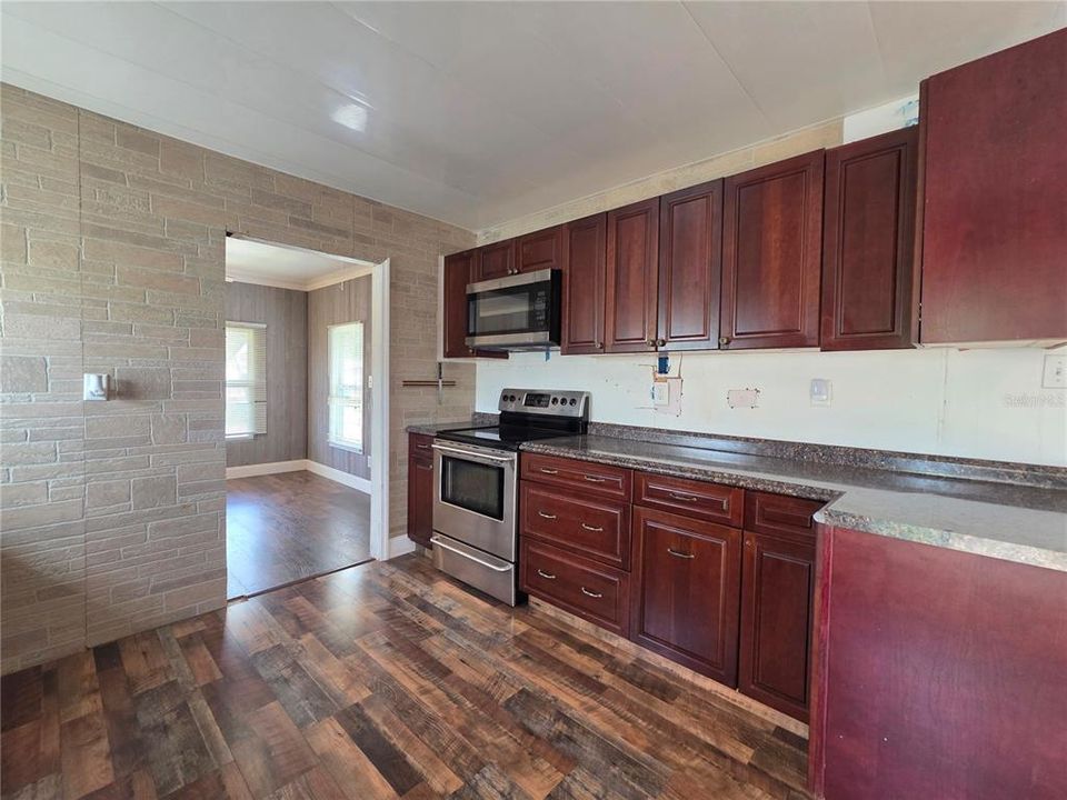 Active With Contract: $79,900 (1 beds, 1 baths, 624 Square Feet)