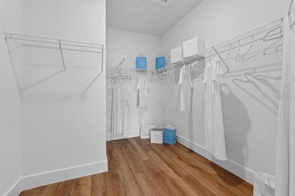 En Renta: $2,395 (3 camas, 2 baños, 1725 Pies cuadrados)